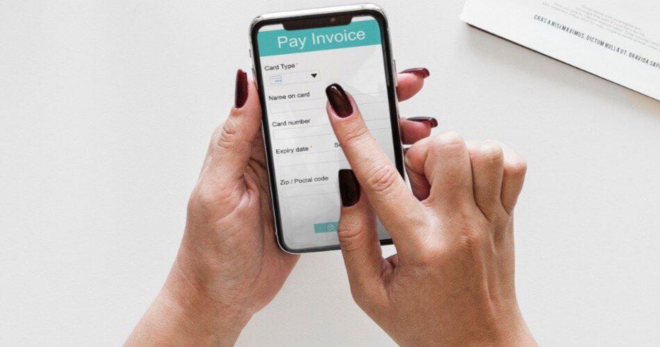 Woman paying an invoice on her smartphone