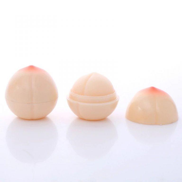 Image of a peach-shaped lipbalm as an example of a cute product for dropshipping 